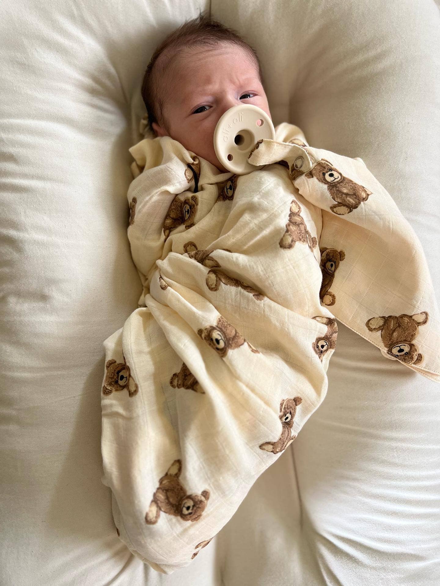 Ali+Oli - Pacifier Blanket Holder Bamboo Muslin (Teddy Bear)