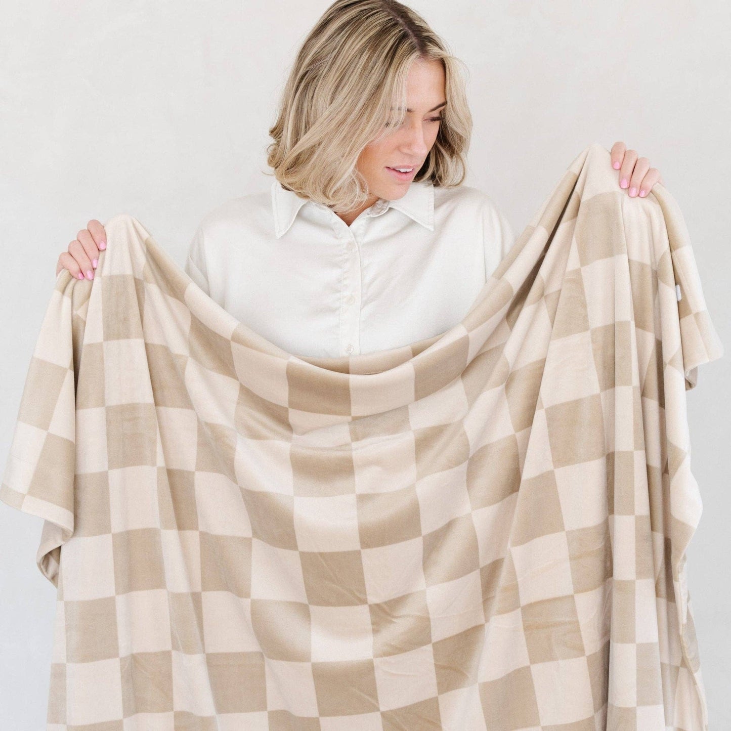 Saranoni - MINKY STRETCH RECEIVING BLANKETS: Neutral Checkered