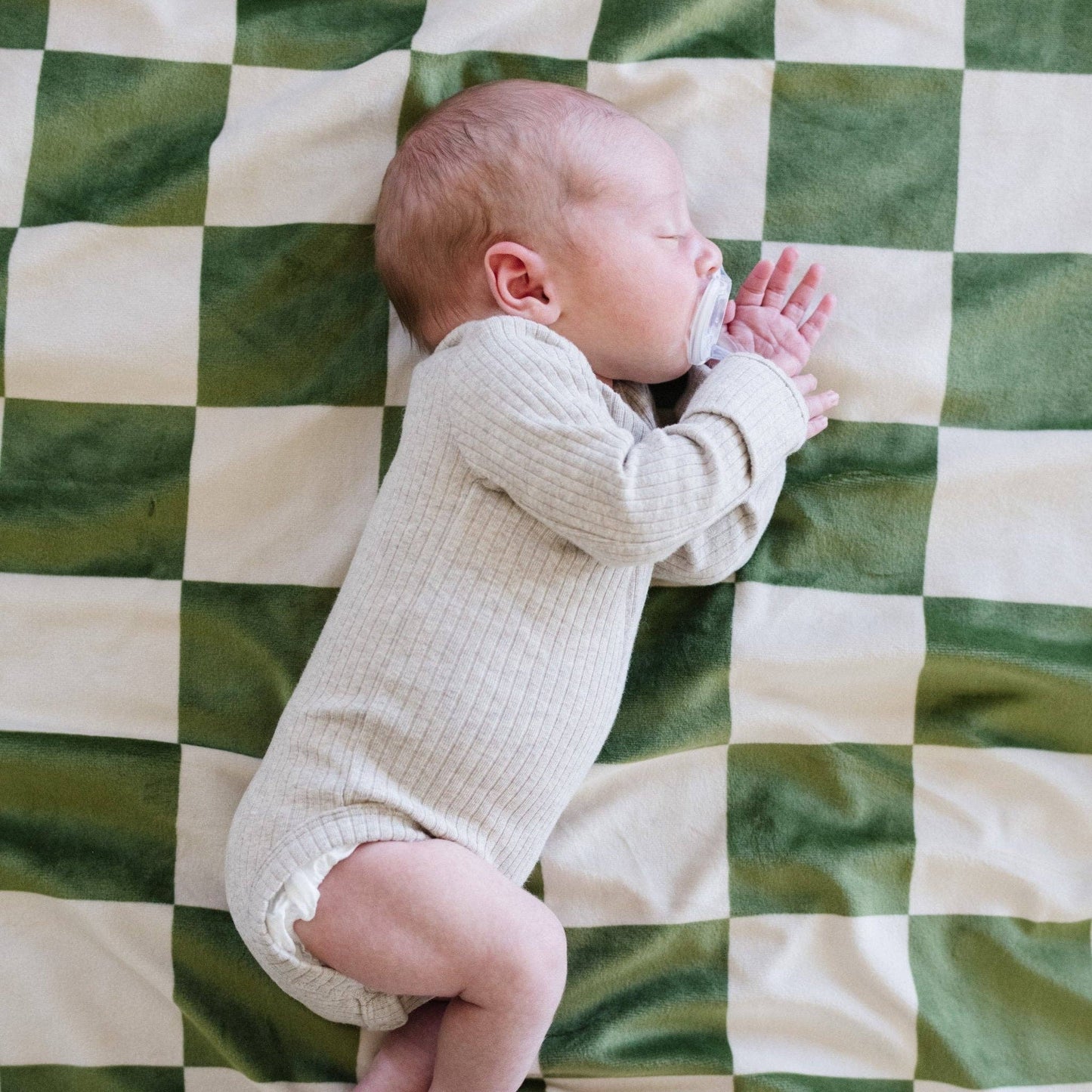 Saranoni - MINKY STRETCH RECEIVING BLANKETS: Neutral Checkered