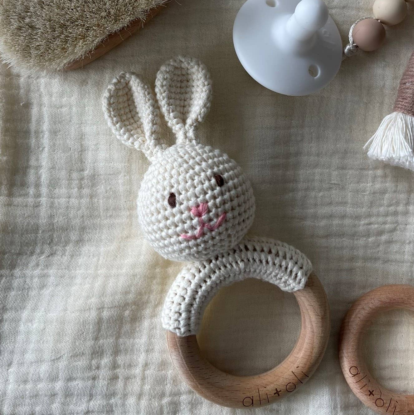 Ali+Oli - Baby Teething Toy Rattle Wood Ring Crochet (Bunny)